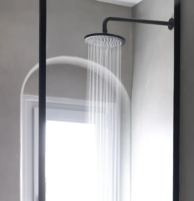 Waterevolution Flow overhead shower 200mm with wall connection, matte black T1641PR