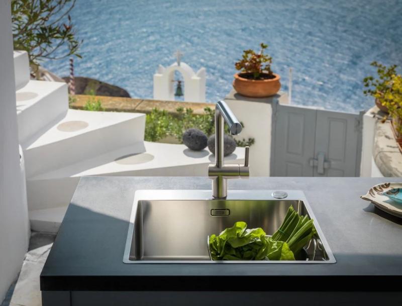 Franke solid stainless steel kitchen tap Atlas Neo swivel spout 115.0547.856