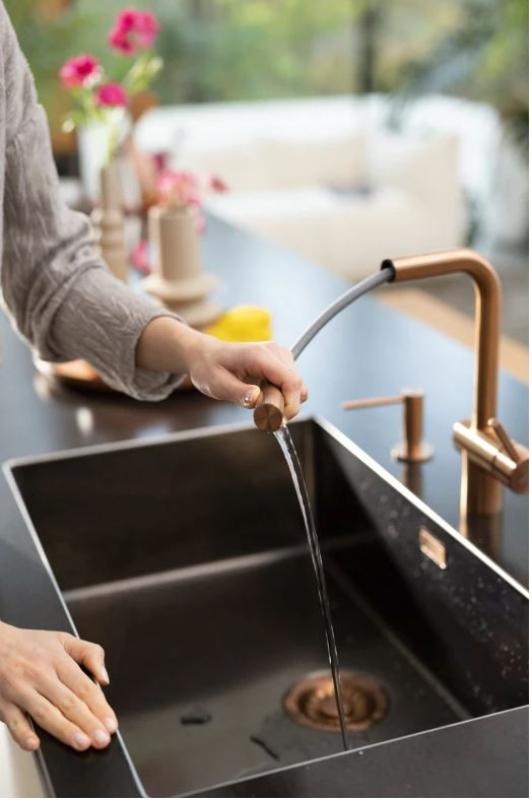 Franke copper Kitchen tap Atlas Neo with extendable spout pvd copper 115.0638.842