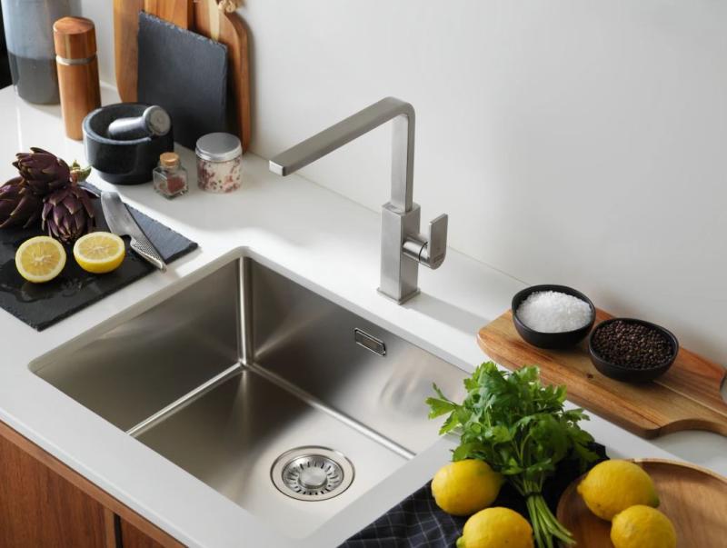 Franke solid stainless steel kitchen tap Mythos with swivel spout stainless steel 115.0547.852