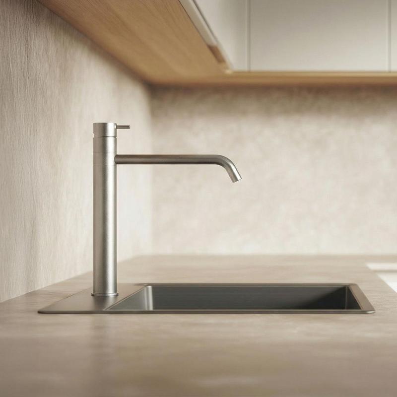 Waterevolution Flow kitchen mixer PVD Gun Metal T150GME