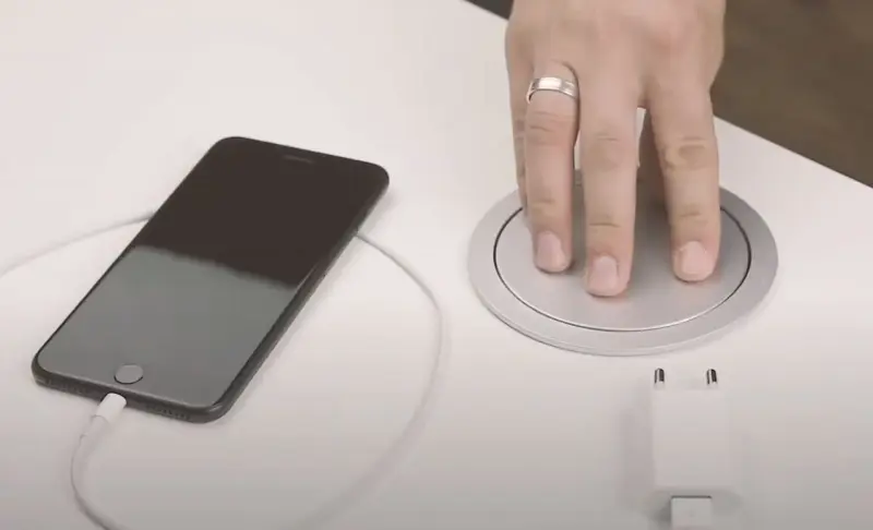 Indux Push retractable earthed silver kitchen socket for worktop with 3 outlets and 2 x USB 1208957411