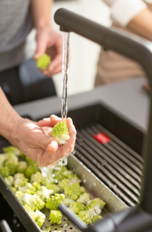 Franke Active Twist Single-Lever Mixer Tap Black with Pull-Out Spout and Integrated Waste Control 115.0669.769