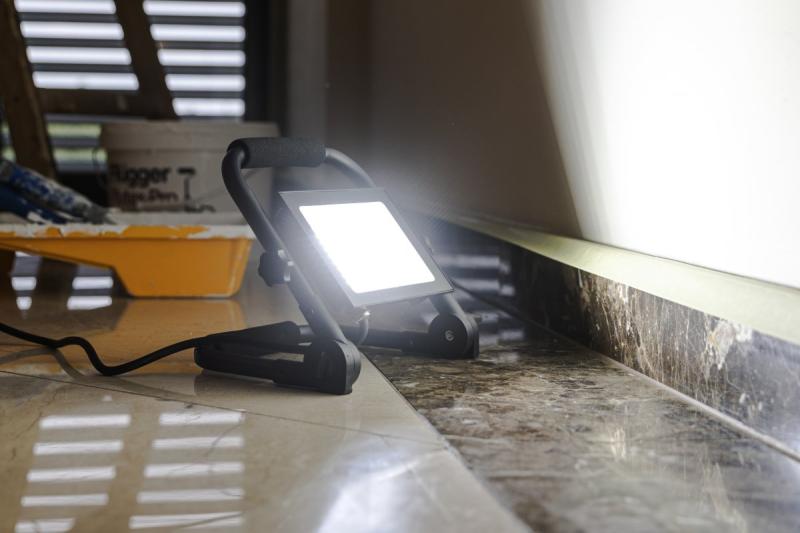 NELI Portable Floodlight, LED, 30W, 2700lm, 6400K, AC220-240V, IP65, 1.5m cable