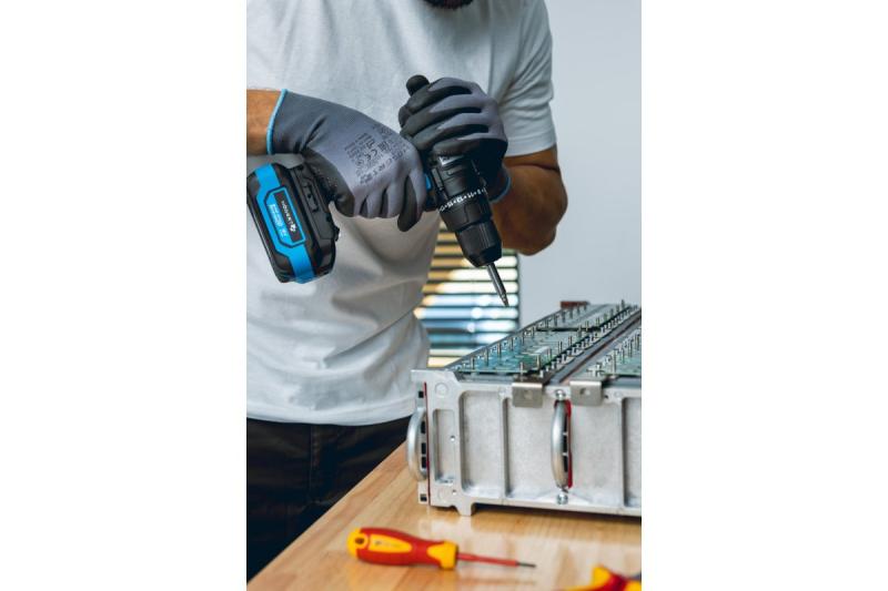 HÖGERT powerful cordless screwdriver 18V for wood and metal