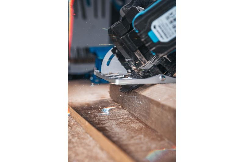 CORDLESS BRUSHLESS CIRCULAR SAW 18V