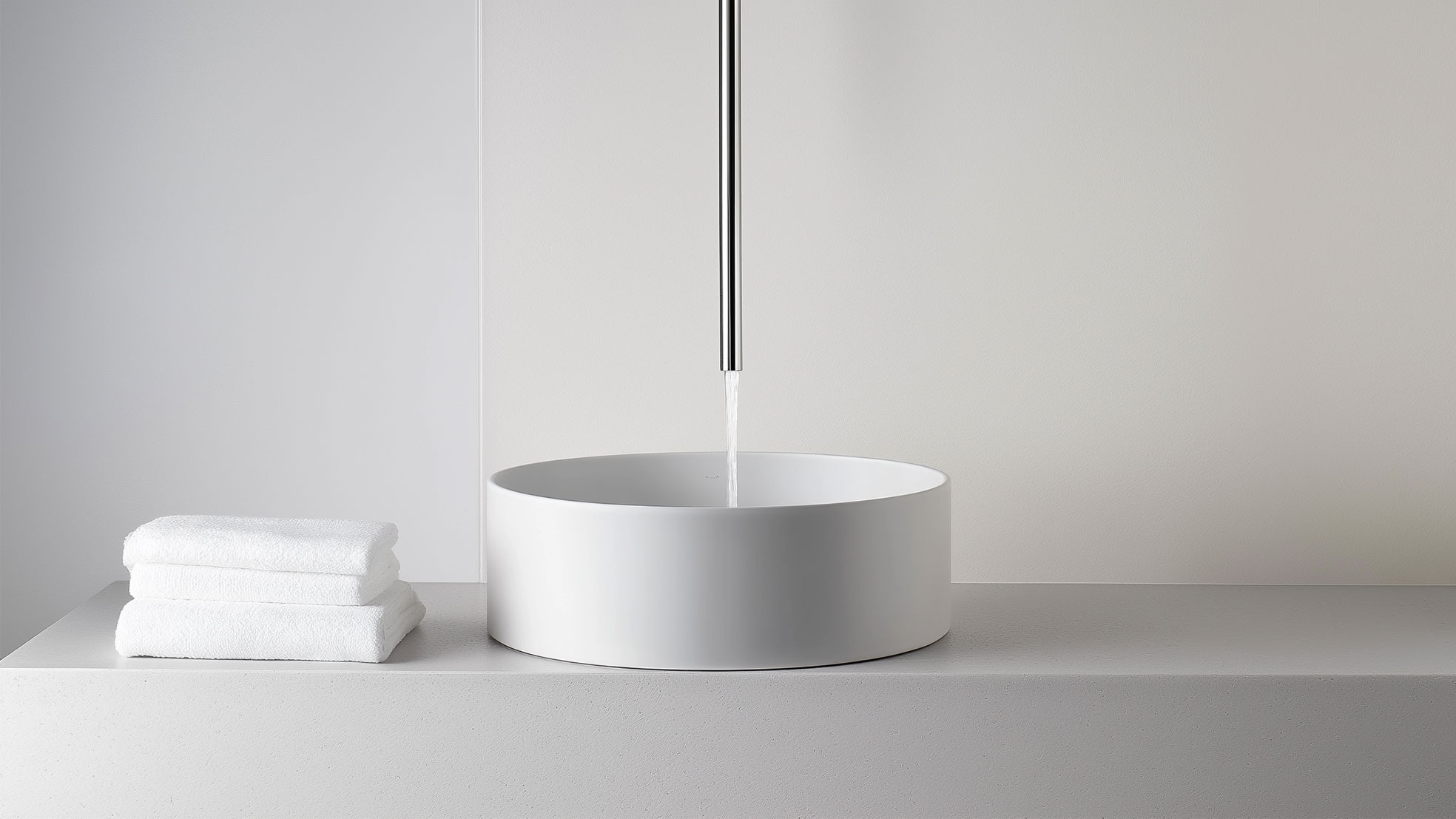 422_en_media-1_ceiling-mounted-taps-16x9.jpg